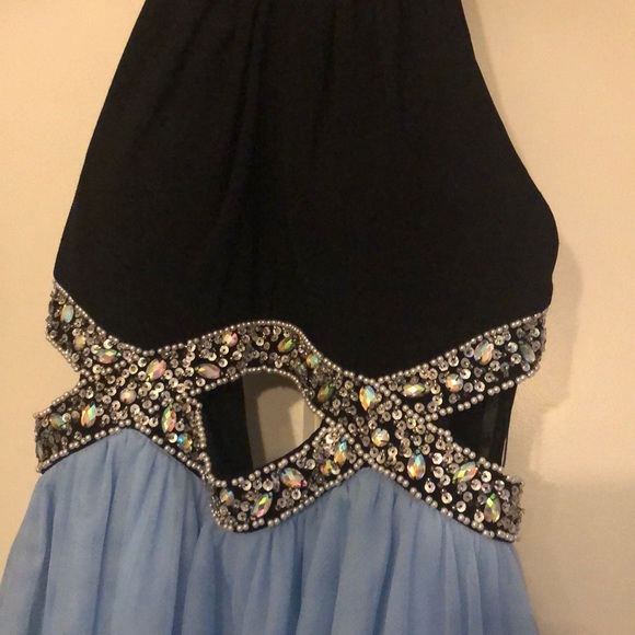 Dress - Picture 3 of 4